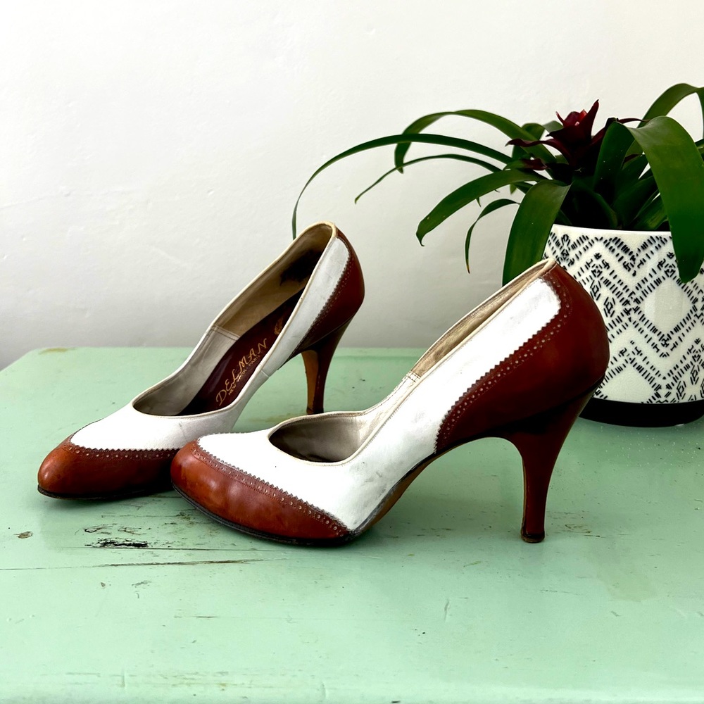 DELMAN VINTAGE HEELS PUMPS BROWN AND WHITE CLASSICS!